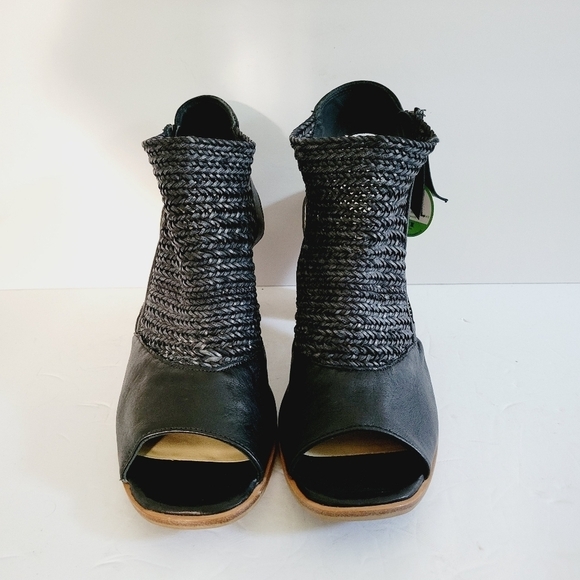 NEW Paul Green Sandal Peep Toe Bootie Black Woven Leather Side Zip Size 11 US - Picture 3 of 7